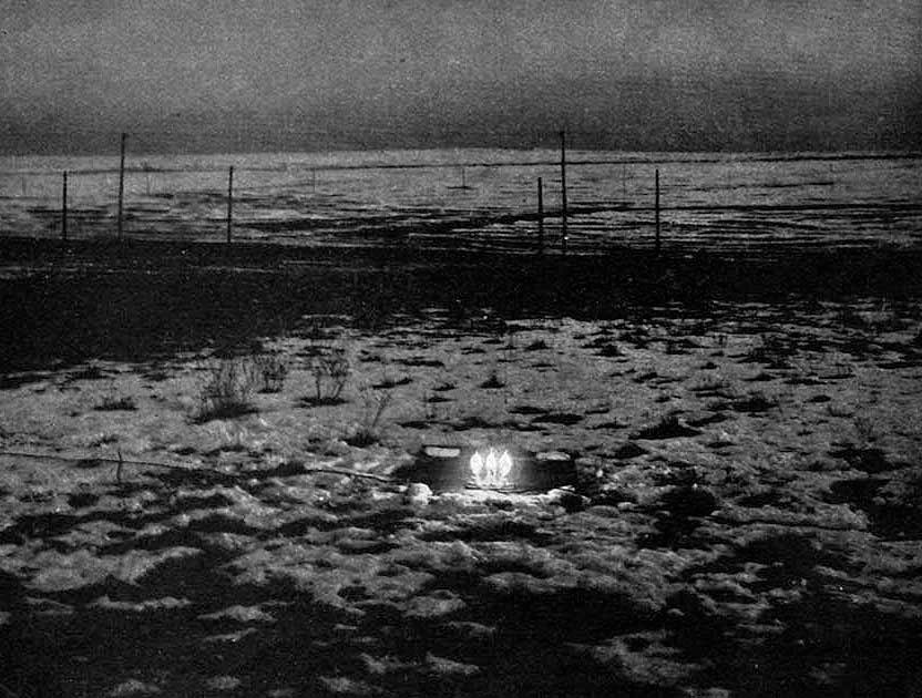 Experimento de Nikola Tesla com transmissão sem fios em Colorado Springs, em 1899.
