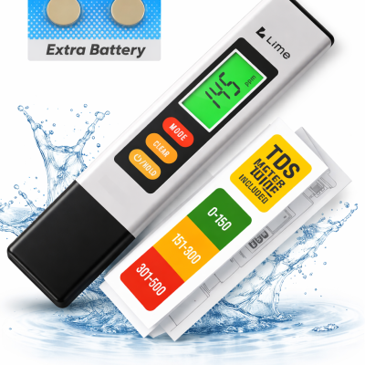 Medidor TDS digital prata com visor LCD verde exibindo 145 ppm, acompanhado de baterias extras e guia de referência de cores para pureza da água.